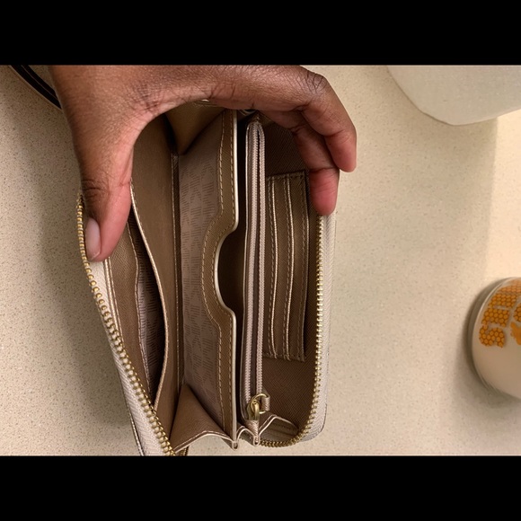 Rose Gold Micheal Kors Tote and Matching Wallet - Picture 2 of 7